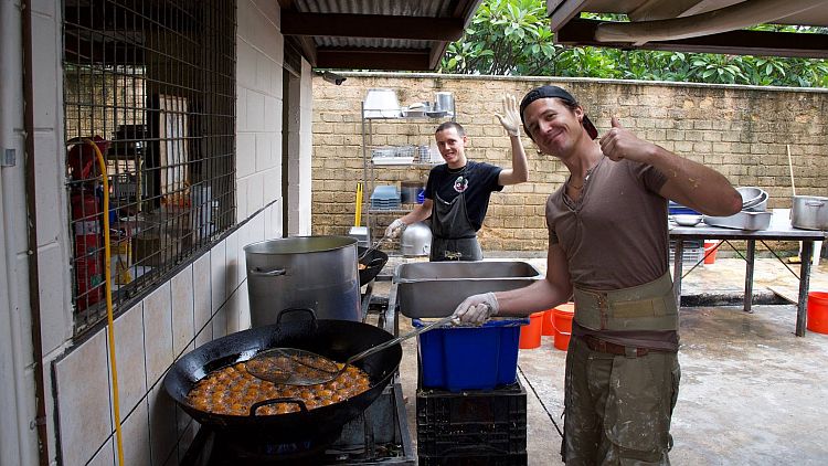 Devotees frying up koftas