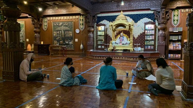 Learning worship of Srila Prabhupada
