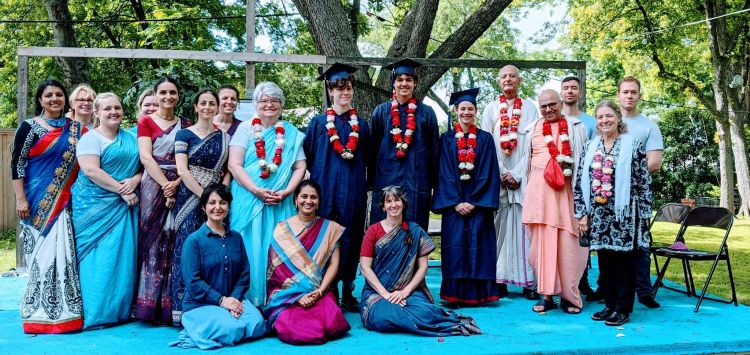 Graduates with their teachers