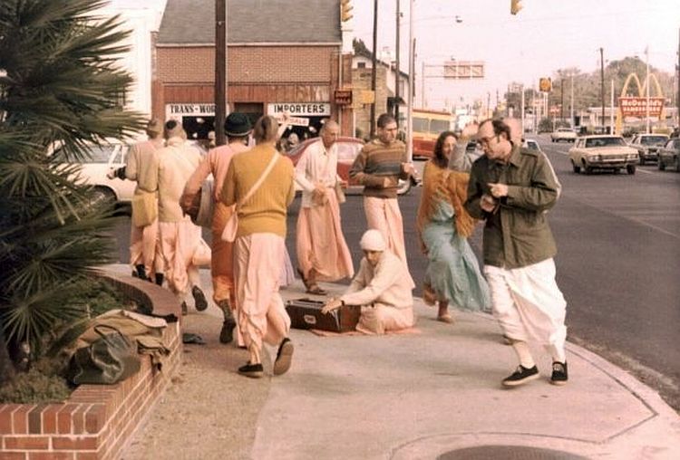 Sankarshan Das chanting in 1974