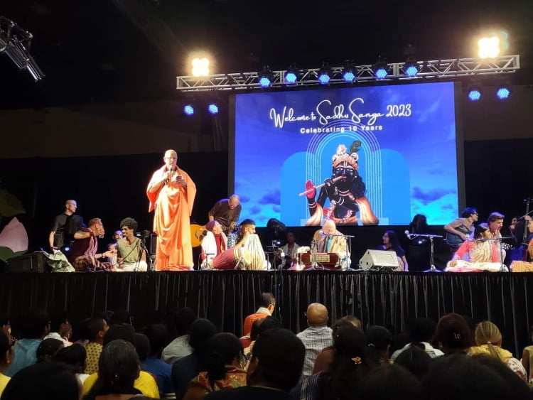 Record Numbers Gathered for Dallas Sadhu Sanga: Get All the Details